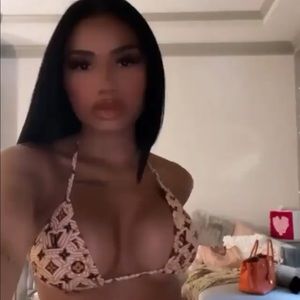 Meet your Posher, Mya